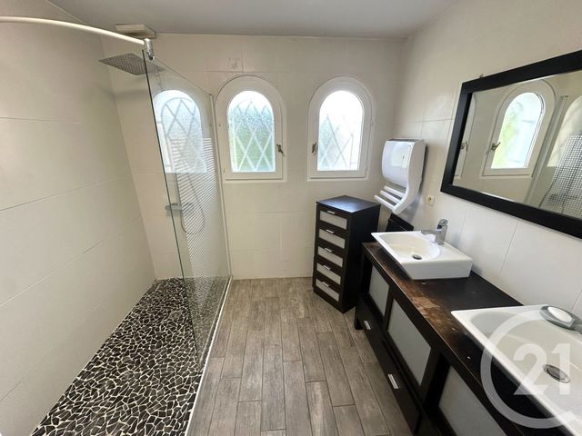 maison à louer - 5 pièces - 154.12 m2 - ST JEAN D ILLAC - 33 - AQUITAINE - Century 21 A.C.O.