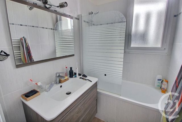 Appartement F3 à louer - 3 pièces - 56.67 m2 - PESSAC - 33 - AQUITAINE - Century 21 A.C.O.