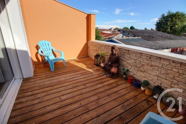 Appartement T2 à louer - 2 pièces - 45.73 m2 - PESSAC - 33 - AQUITAINE - Century 21 A.C.O.