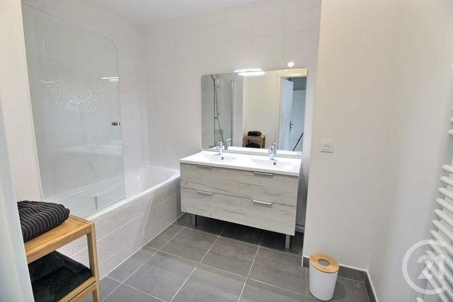 Appartement F4 à louer - 4 pièces - 91.0 m2 - BRUGES - 33 - AQUITAINE - Century 21 A.C.O.