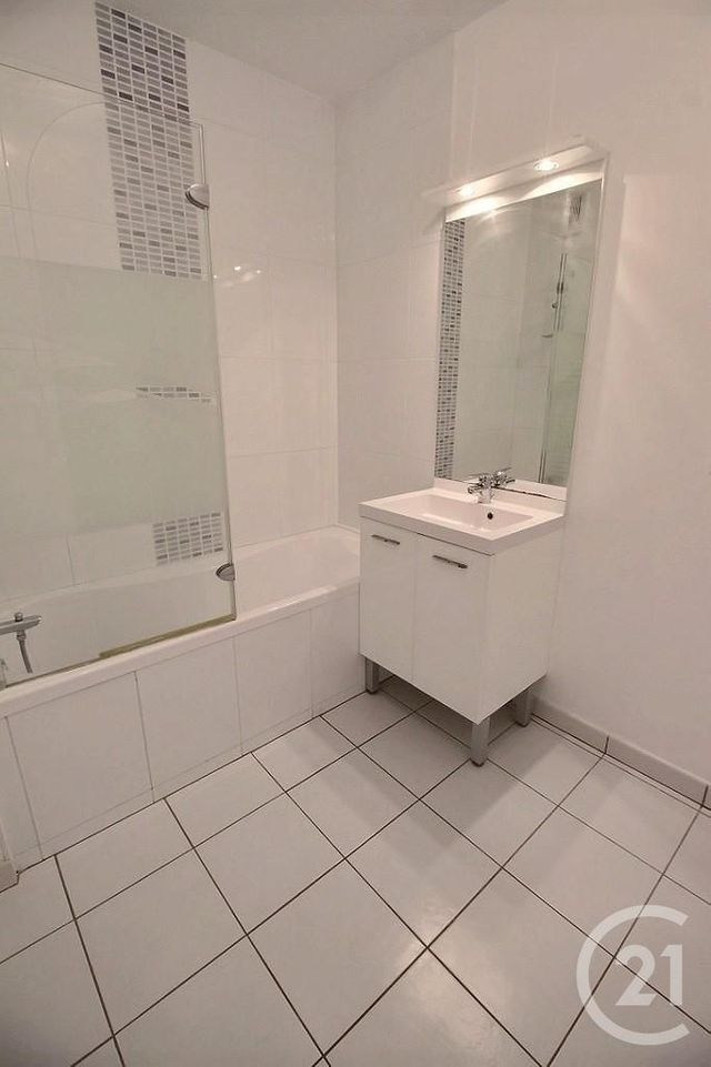 Appartement F3 à louer - 3 pièces - 65.48 m2 - BRUGES - 33 - AQUITAINE - Century 21 A.C.O.